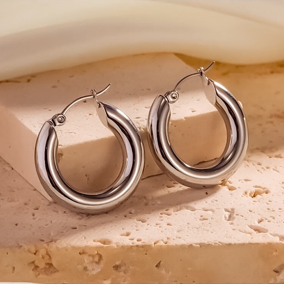 🔵𝟲𝟱%𝗢𝗙𝗙 𝗯𝘂𝗻𝗱𝗹𝗲𝘀 𝟯+🔵 NEW Classic Chunky Hoop Earrings - Picture 7 of 15